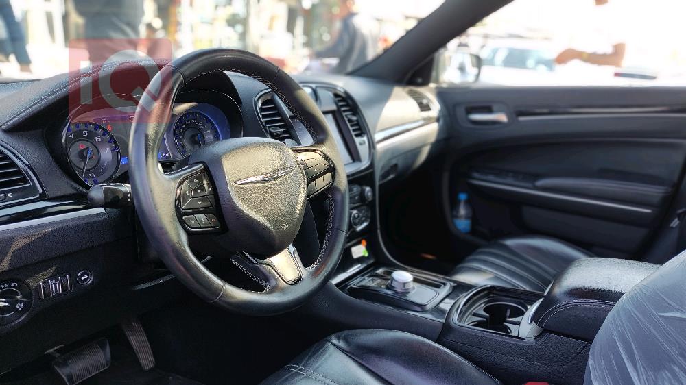 کرایسلەر 300